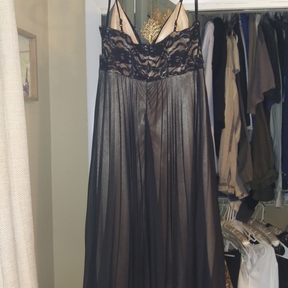 dress - Picture 2 of 5